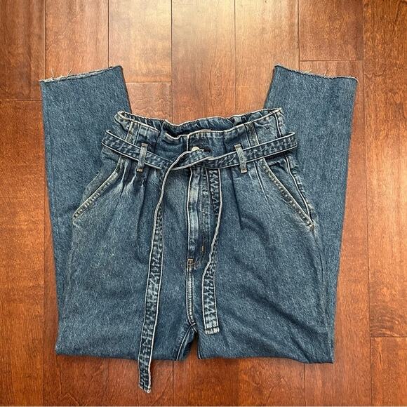 Abercrombie and Fitch High Waisted Paper Bag Mom Jeans with Belt, Size 27/4R - Picture 5 of 12